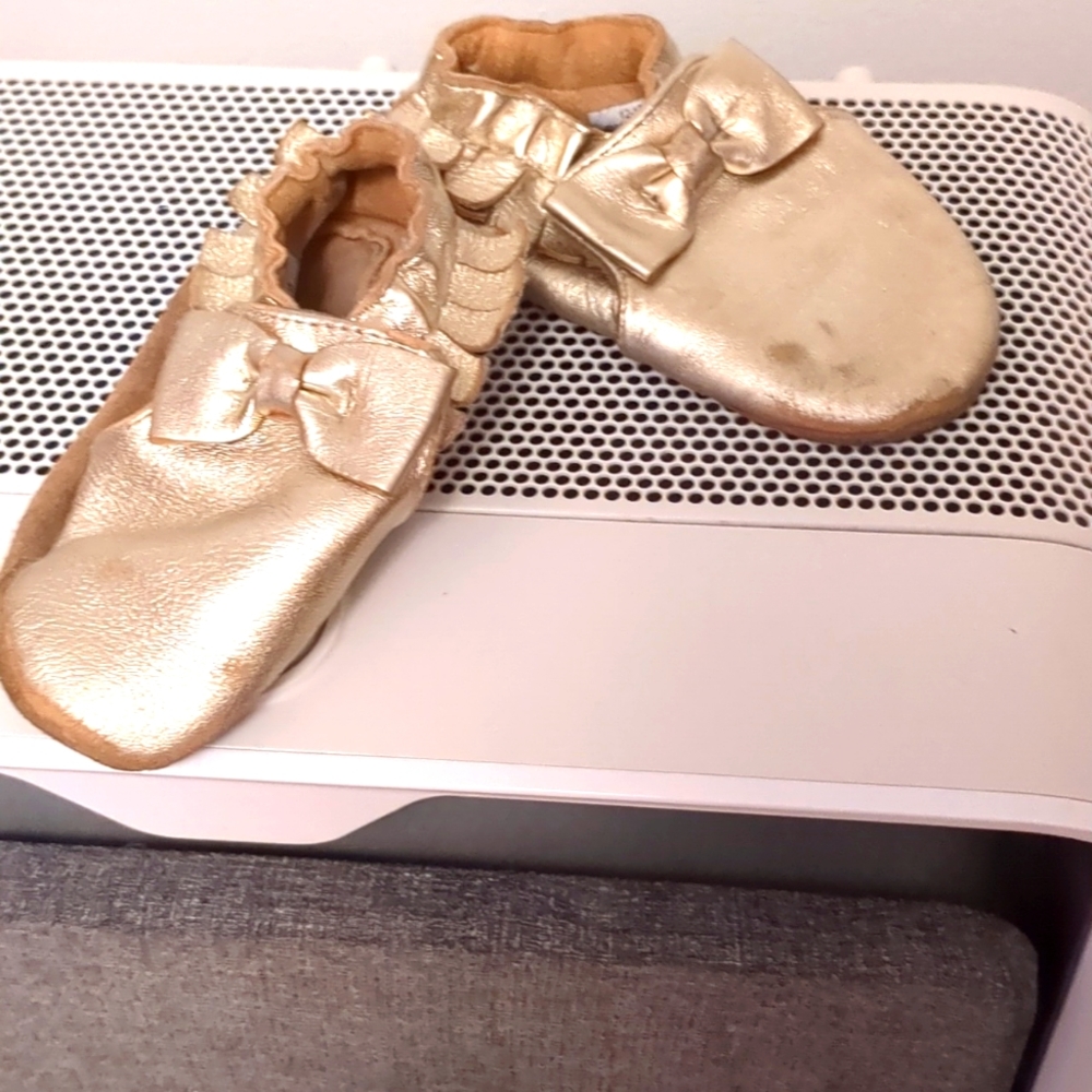 Robeez leather gold moccasins size 12-18 months